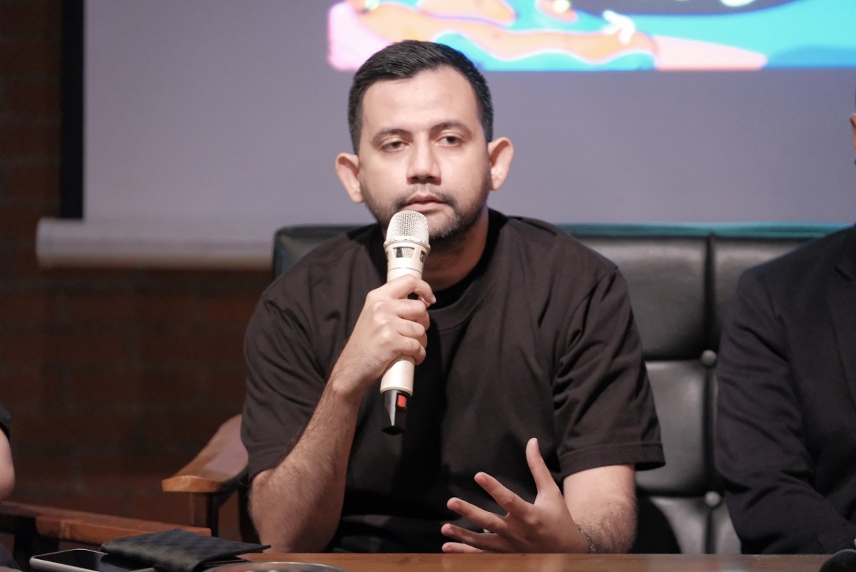 Sayed Muhammad selaku CEO USS Networks sedang menjelaskan apa itu Urban Sneaker Society