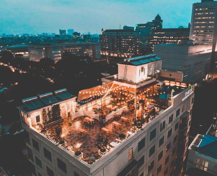 Berada di rooftop Takes Mansion Hotel