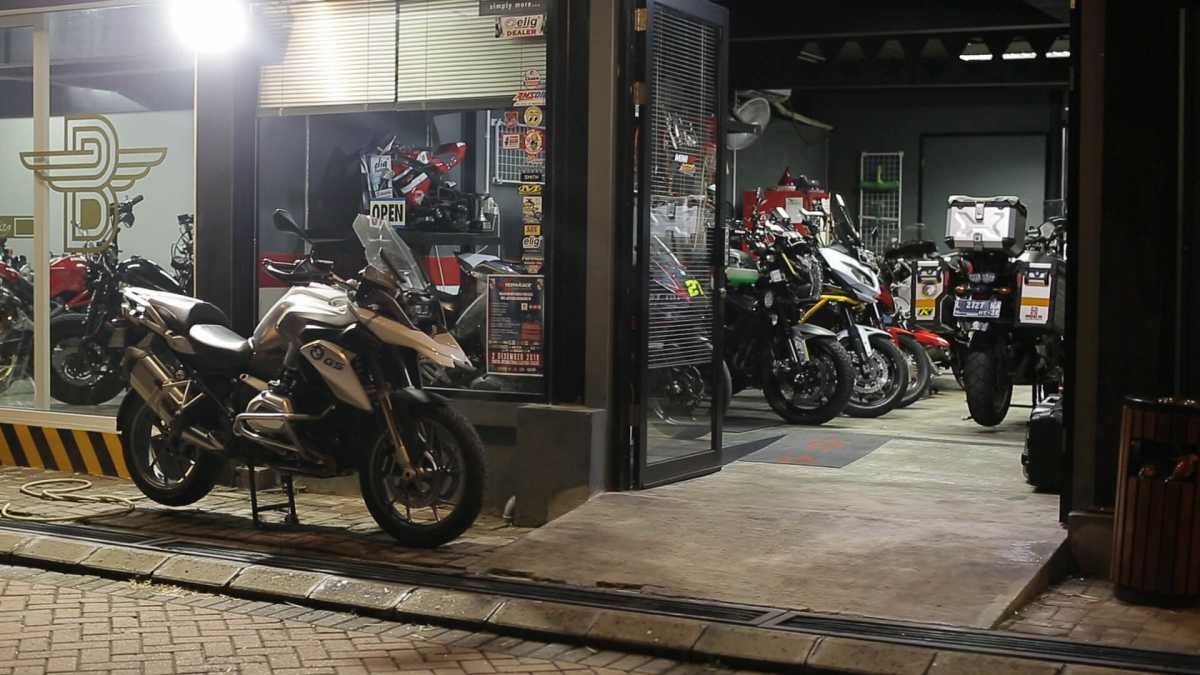 Motovillage, Tempat Nongkrong Super Lengkap Pecinta Otomotif Jakarta!