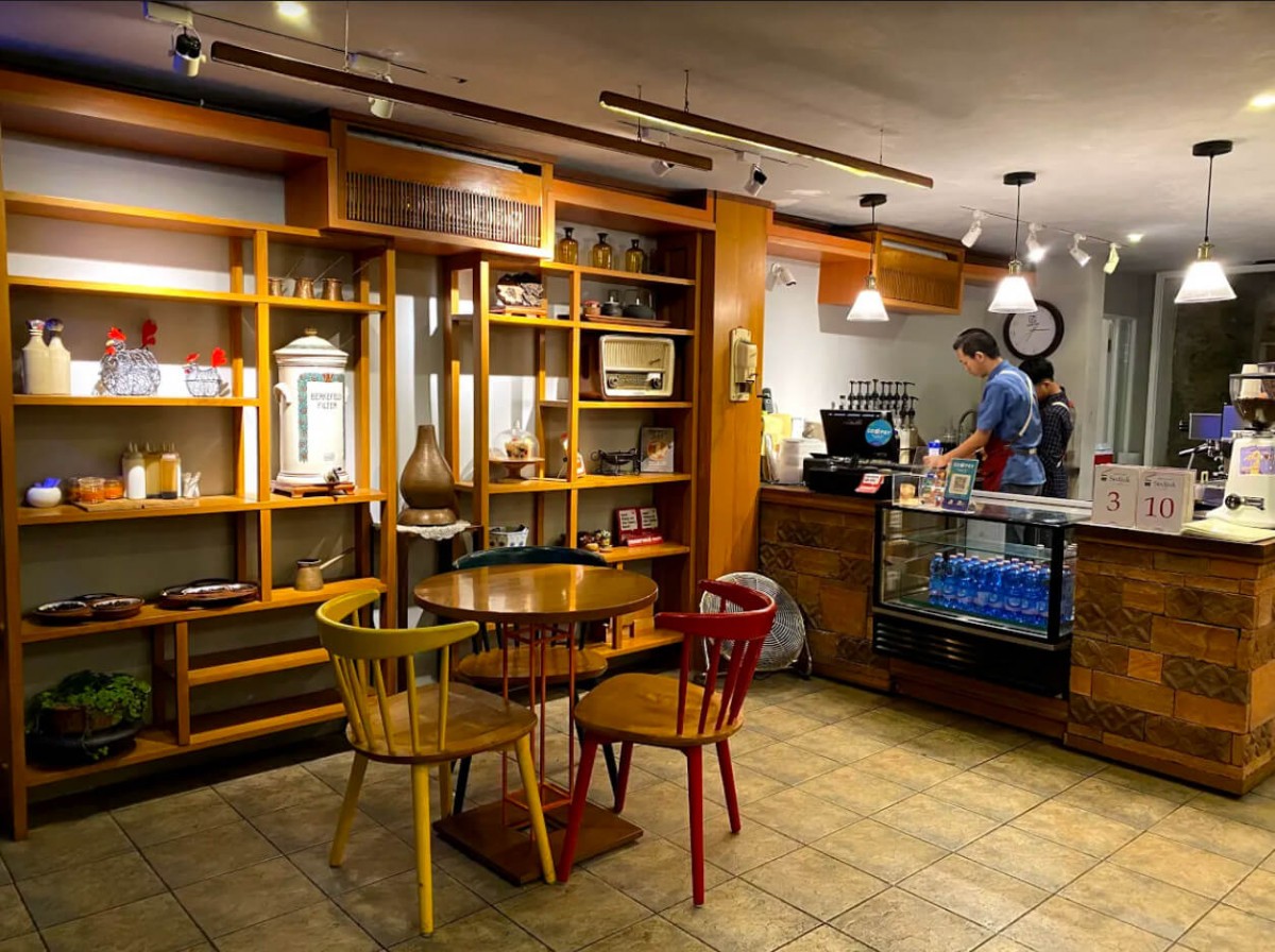 Interior Sedjuk yang berkonsep rumah Jawa