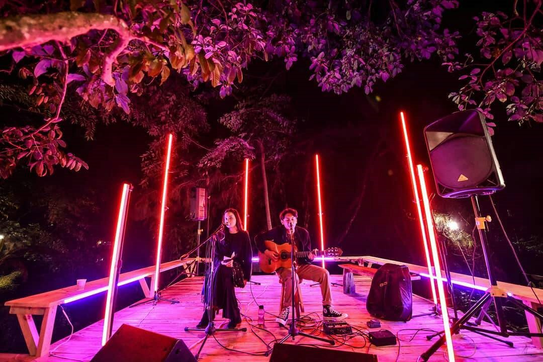 Garhana selalu tampil dengan format berbeda-beda setiap kali manggung.