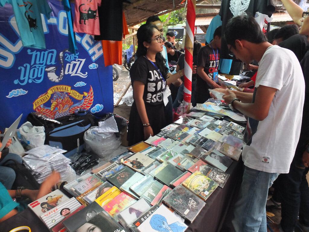 membawa festival ke kehidupan sehari-hari warga